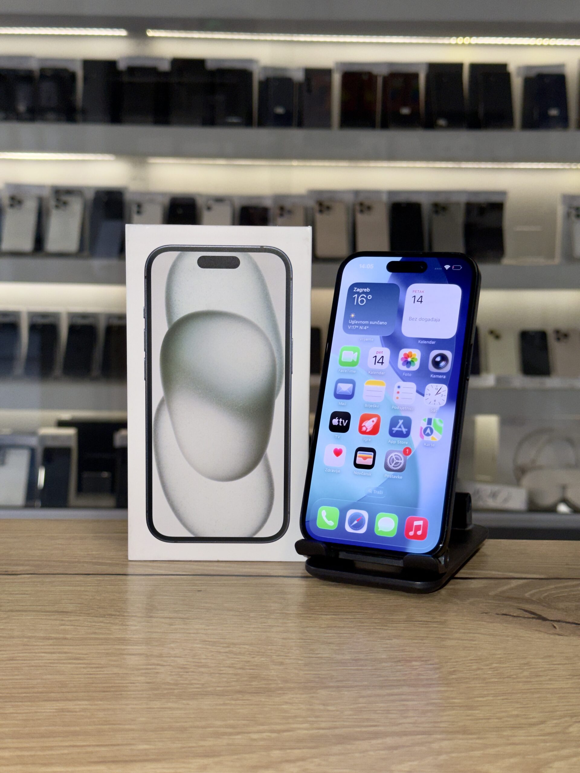 Apple iPhone 15 128GB Black **RABLJENO**